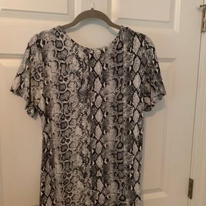 Woman’s Casual Summer Top. Longuyuan Brand. Excellent Condition